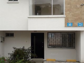 Foto 2 de VENTA CASA, TERRAZA, CONJUNTO, SAN JOSÉ DE MORÁN, QUITO