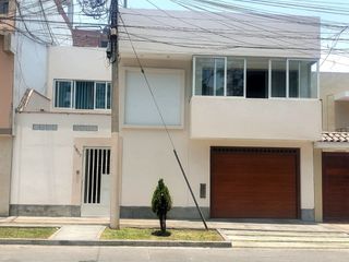 Foto 1 de ESPECTACULAR CASA DE 200m2 FRENTE A PARQUE