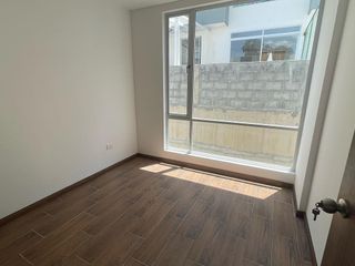 Foto 5 de RENTO CASA POR ESTRENAR TUMBACO