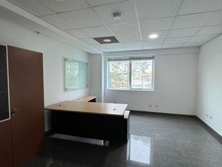Foto 14 de Edificio de 1355 m², 5 Pisos de Oficina con Ascensor en La Molina