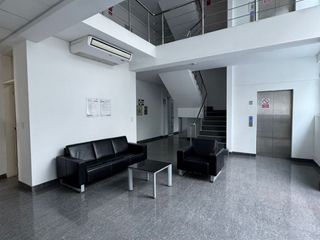 Foto 3 de Edificio de 1355 m², 5 Pisos de Oficina con Ascensor en La Molina