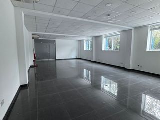 Foto 4 de Edificio de 1355 m², 5 Pisos de Oficina con Ascensor en La Molina