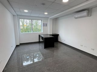 Foto 7 de Edificio de 1355 m², 5 Pisos de Oficina con Ascensor en La Molina