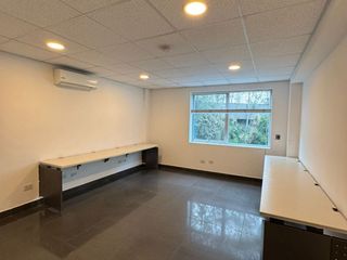 Foto 12 de Edificio de 1355 m², 5 Pisos de Oficina con Ascensor en La Molina