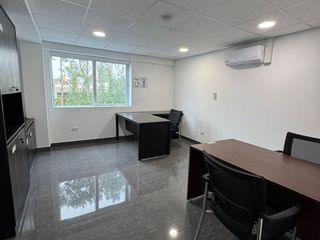 Foto 13 de Edificio de 1355 m², 5 Pisos de Oficina con Ascensor en La Molina