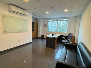 Foto 16 de Edificio de 1355 m², 5 Pisos de Oficina con Ascensor en La Molina