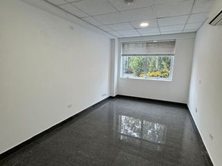 Foto 17 de Edificio de 1355 m², 5 Pisos de Oficina con Ascensor en La Molina