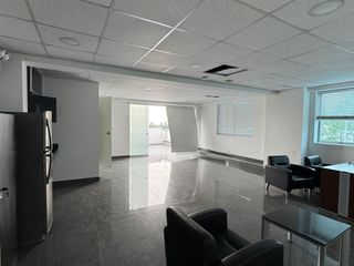 Foto 18 de Edificio de 1355 m², 5 Pisos de Oficina con Ascensor en La Molina