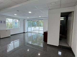 Foto 19 de Edificio de 1355 m², 5 Pisos de Oficina con Ascensor en La Molina