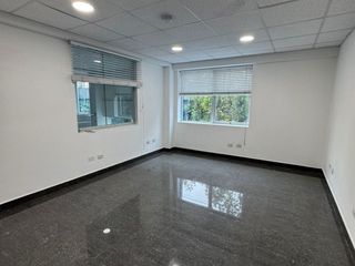 Foto 20 de Edificio de 1355 m², 5 Pisos de Oficina con Ascensor en La Molina