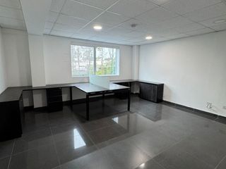 Foto 24 de Edificio de 1355 m², 5 Pisos de Oficina con Ascensor en La Molina