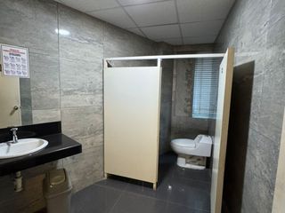 Foto 25 de Edificio de 1355 m², 5 Pisos de Oficina con Ascensor en La Molina