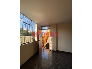 Foto 13 de Casa De 03 Pisos En Urb. Los Sauces Con 03 Departamentos En Venta