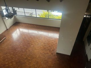 Foto 2 de Casa + Departamento Dúplex en Venta, 6 de Diciembre. Jipijapa Av Tomas de Berlanga, Quito.