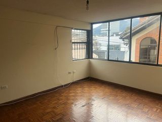 Foto 3 de Casa + Departamento Dúplex en Venta, 6 de Diciembre. Jipijapa Av Tomas de Berlanga, Quito.