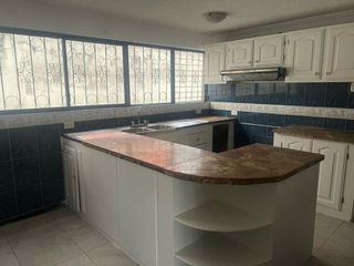 Foto 5 de Casa + Departamento Dúplex en Venta, 6 de Diciembre. Jipijapa Av Tomas de Berlanga, Quito.