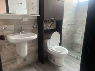 Foto 8 de Casa + Departamento Dúplex en Venta, 6 de Diciembre. Jipijapa Av Tomas de Berlanga, Quito.