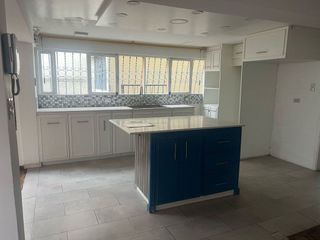 Foto 11 de Casa + Departamento Dúplex en Venta, 6 de Diciembre. Jipijapa Av Tomas de Berlanga, Quito.