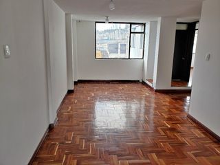 Foto 4 de Propiedad de venta ubicada en el Condado de oportunidad dos departamentos ,más local comercial $152.000