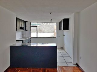Foto 5 de Propiedad de venta ubicada en el Condado de oportunidad dos departamentos ,más local comercial $152.000