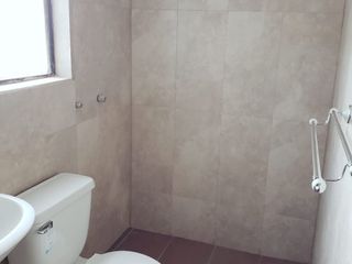 Foto 11 de Propiedad de venta ubicada en el Condado de oportunidad dos departamentos ,más local comercial $152.000