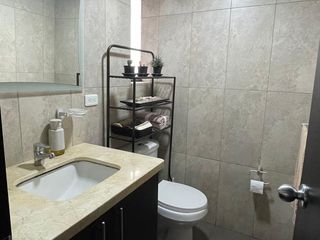 Foto 16 de Propiedad de venta ubicada en el Condado de oportunidad dos departamentos ,más local comercial $152.000