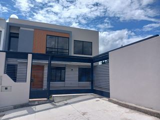 Foto 1 de CASA POR ESTRENAR DE 3 DORMITORIOS SECTOR COLEGIO BORJA VÍA A BAÑOS