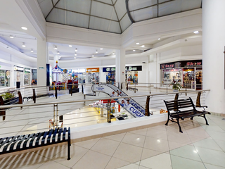 Foto 5 de Oficinas en renta - Centro comercial River Mall Valle de los chillos