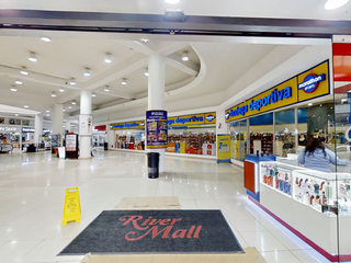 Foto 6 de Oficinas en renta - Centro comercial River Mall Valle de los chillos