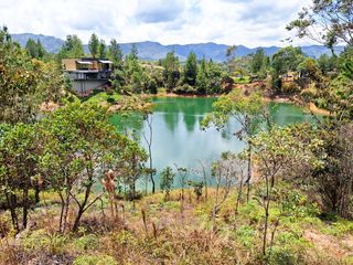 Foto 1 de Hermoso lote a orilla de represa en unidad Tierra Prometida cerca a Guatapé