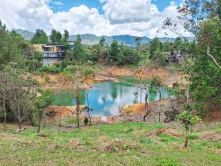 Foto 1 de Hermoso lote a orilla de represa en unidad Tierra Prometida cerca a Guatapé