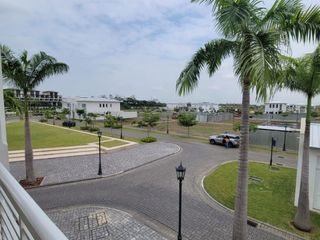 Foto 8 de En venta lujosa casa de estreno en Aires Norte, Nuevo Samborondon