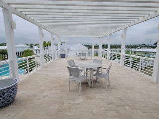 Foto 10 de En venta lujosa casa de estreno en Aires Norte, Nuevo Samborondon