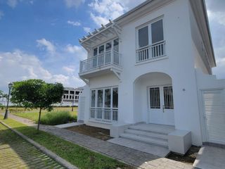Foto 19 de En venta lujosa casa de estreno en Aires Norte, Nuevo Samborondon