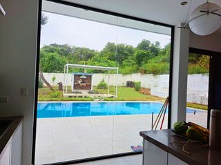 Foto 2 de C340 - Venta Casa en Lago de Capeira Vía a Daule Guayaquil