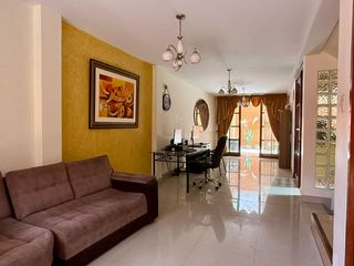 Foto 2 de Venta De Casa En Urb San Isidro I Etapa De 3 Pisos (GAPONTE)