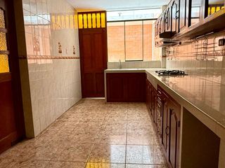 Foto 5 de Venta De Casa En Urb San Isidro I Etapa De 3 Pisos (GAPONTE)