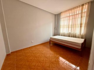 Foto 8 de Venta De Casa En Urb San Isidro I Etapa De 3 Pisos (GAPONTE)