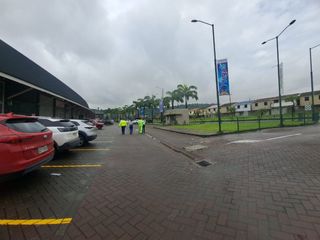 Foto 5 de Venta de local en Centro Comercial OASIS autopista Narcisa de Jesus Guayaquil