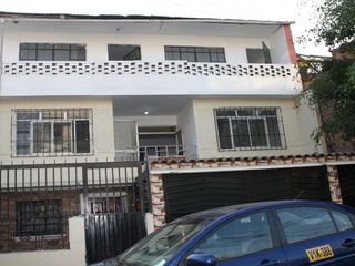 Foto 1 de Venta De Casa De Tres Pisos Ideal Para Invercionistas