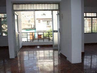 Foto 6 de Venta De Casa De Tres Pisos Ideal Para Invercionistas
