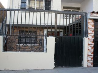 Foto 2 de Venta De Casa De Tres Pisos Ideal Para Invercionistas