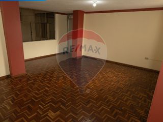 Foto 10 de EDIFICIO COMERCIAL AV. CRISTOBAL DE TROYA, IBARRA