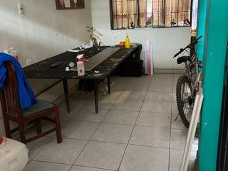 Foto 2 de CASA EN VENTA DE 3 PISOS CON ZONIFICACION COMERCIAL EN AV. ANTUNEZ DE MAYOLO