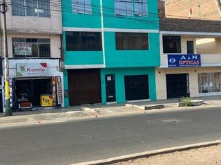 Foto 11 de CASA EN VENTA DE 3 PISOS CON ZONIFICACION COMERCIAL EN AV. ANTUNEZ DE MAYOLO
