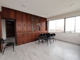 Foto 3 de ARRIENDO OFICINA con 2 ambientes, sector La Alameda, Quito.