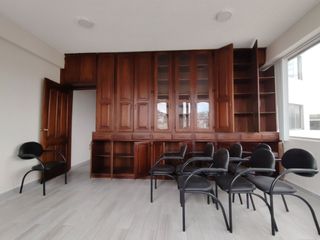 Foto 4 de ARRIENDO OFICINA con 2 ambientes, sector La Alameda, Quito.