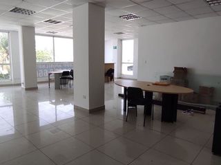 Foto 2 de oficina de alquiler en manta zona sur barrio umiña