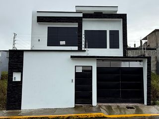 Foto 1 de CASA EN VENTA EN URBANIZACION NUEVO PORTON, VIA LA BENGALA
