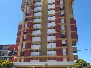 Foto 2 de 3 AMBIENTES  - VENTA - GESELL CENTRO - RECICLADO - VISTA AL MAR Y COCHERA
